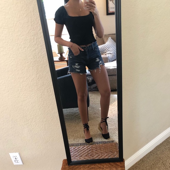 Levi’s mid-waisted shorts - Picture 6 of 6